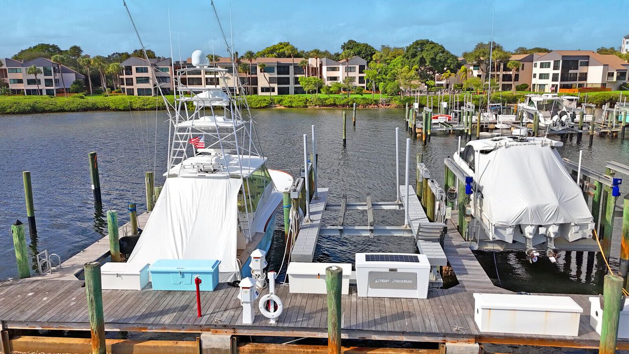 For Sale: $1,585,000 (3 beds, 3 baths, 2362 Square Feet)