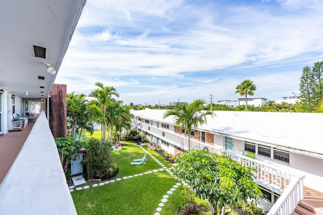 For Sale: $165,000 (1 beds, 1 baths, 610 Square Feet)