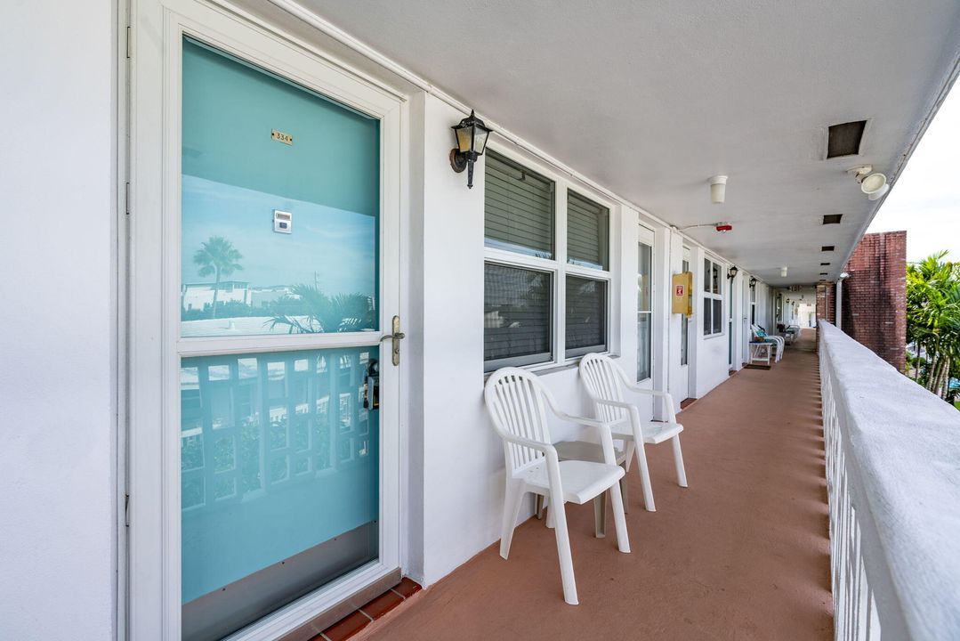 For Sale: $165,000 (1 beds, 1 baths, 610 Square Feet)