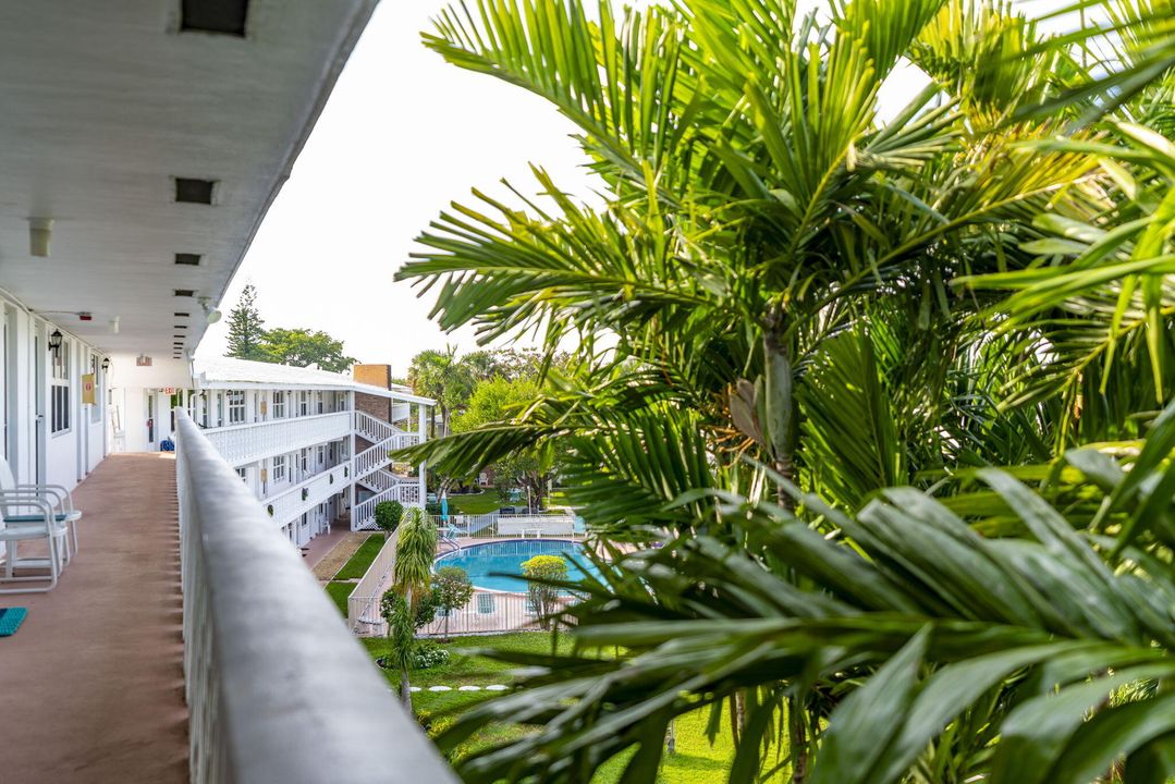 For Sale: $165,000 (1 beds, 1 baths, 610 Square Feet)