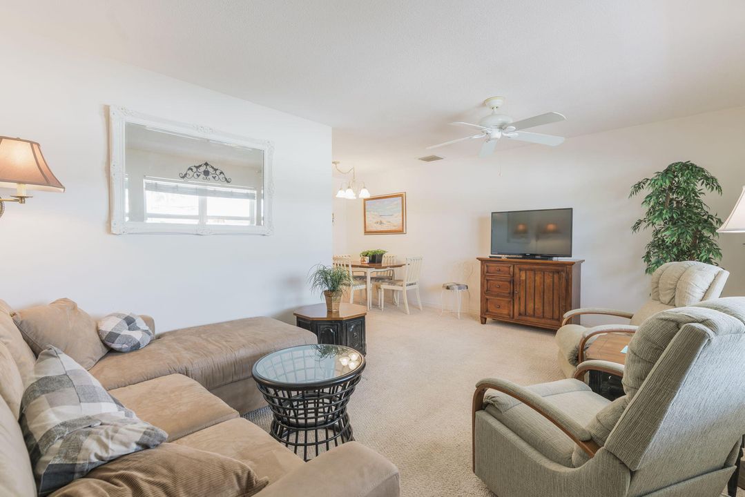 For Sale: $165,000 (1 beds, 1 baths, 610 Square Feet)