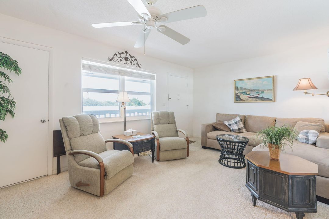 For Sale: $165,000 (1 beds, 1 baths, 610 Square Feet)