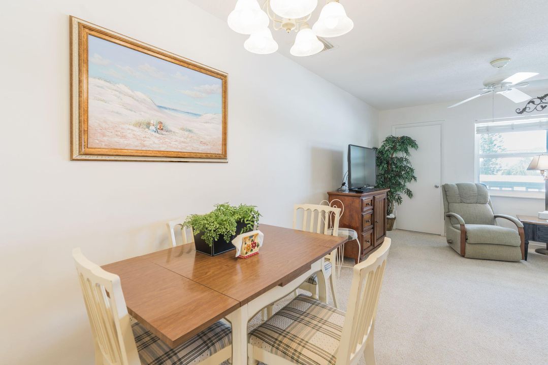 For Sale: $165,000 (1 beds, 1 baths, 610 Square Feet)