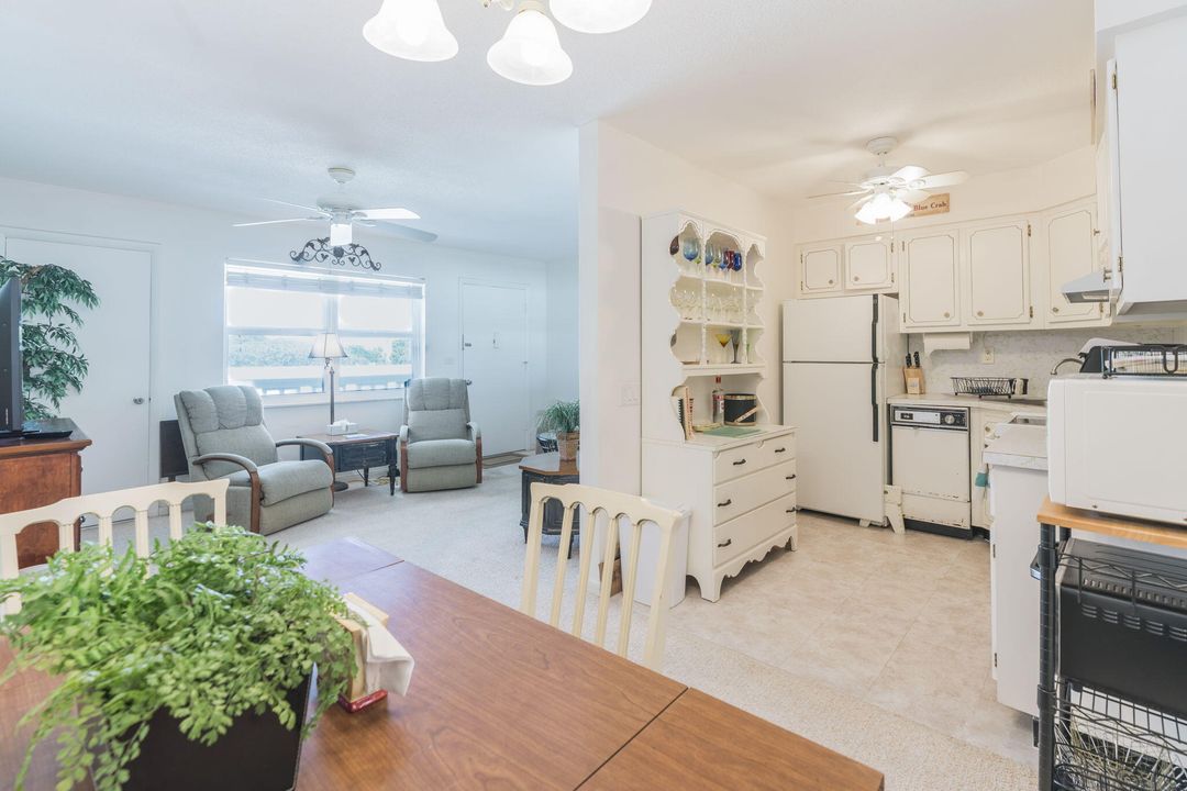 For Sale: $165,000 (1 beds, 1 baths, 610 Square Feet)