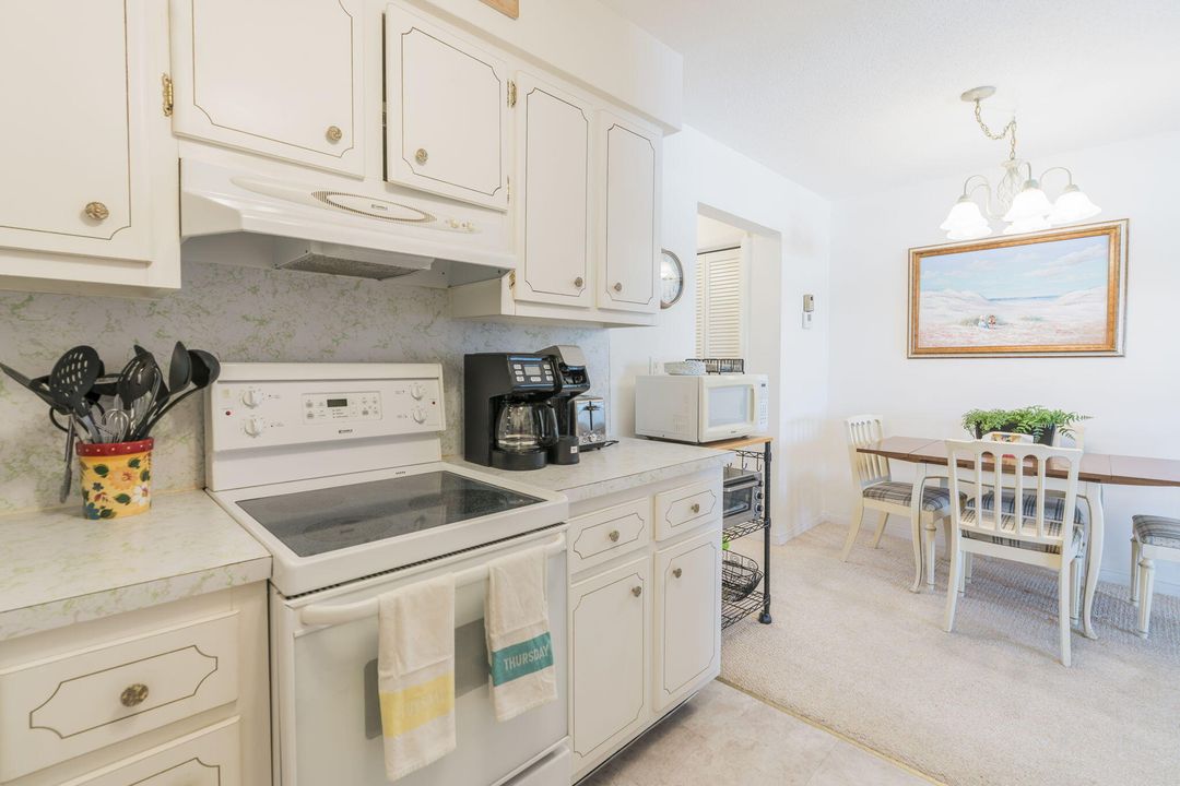 For Sale: $165,000 (1 beds, 1 baths, 610 Square Feet)