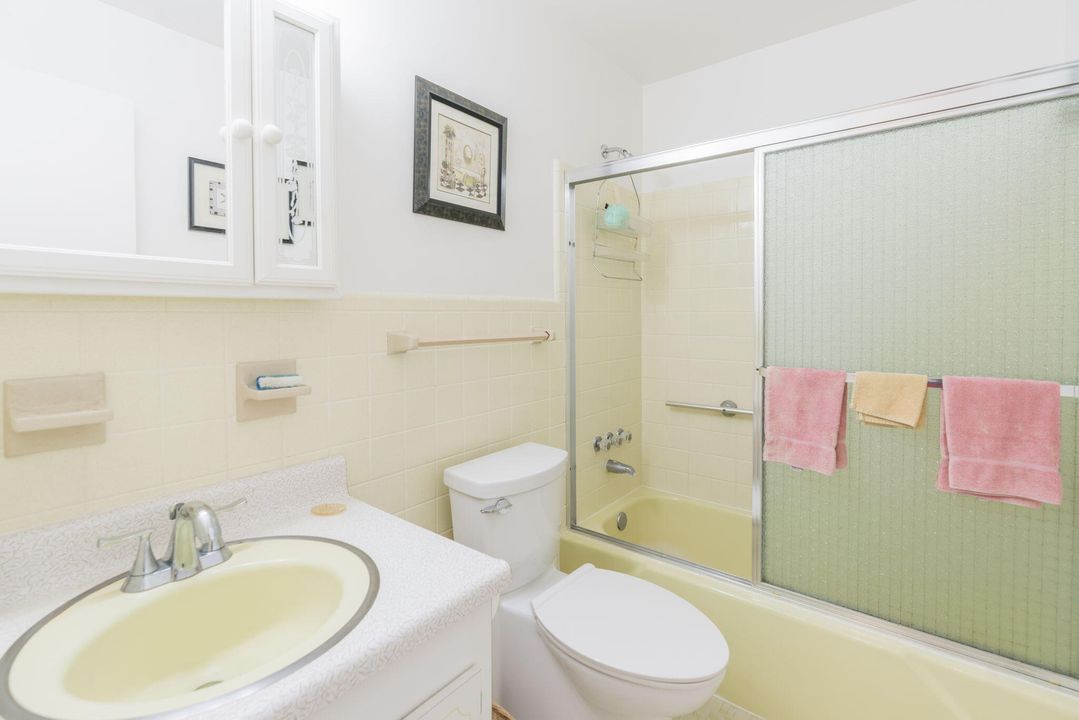 For Sale: $165,000 (1 beds, 1 baths, 610 Square Feet)