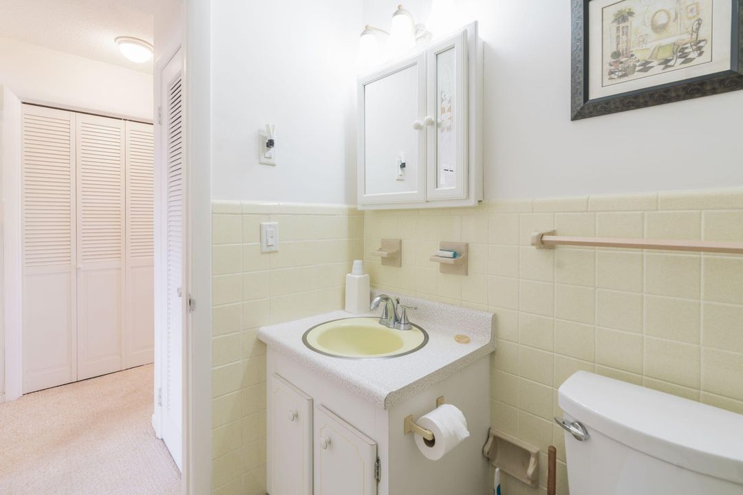 For Sale: $165,000 (1 beds, 1 baths, 610 Square Feet)