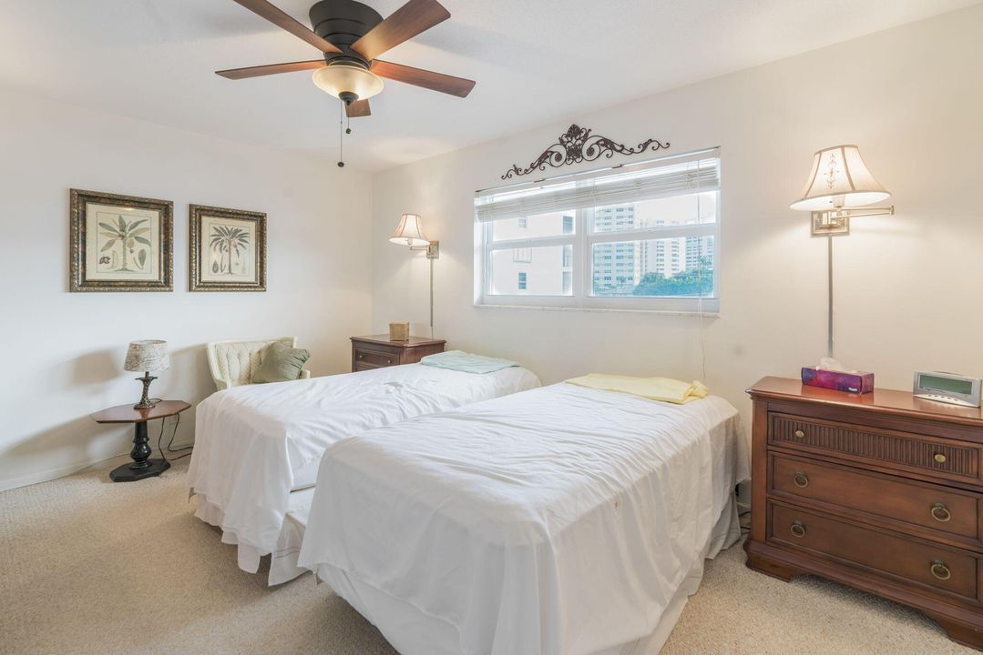 For Sale: $165,000 (1 beds, 1 baths, 610 Square Feet)