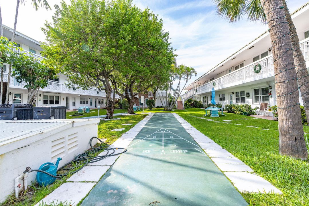 For Sale: $165,000 (1 beds, 1 baths, 610 Square Feet)