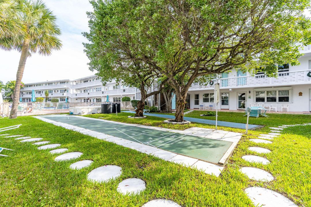 For Sale: $165,000 (1 beds, 1 baths, 610 Square Feet)