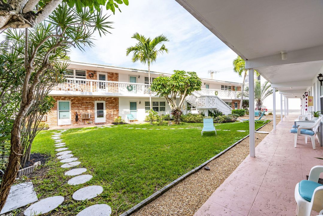 For Sale: $165,000 (1 beds, 1 baths, 610 Square Feet)