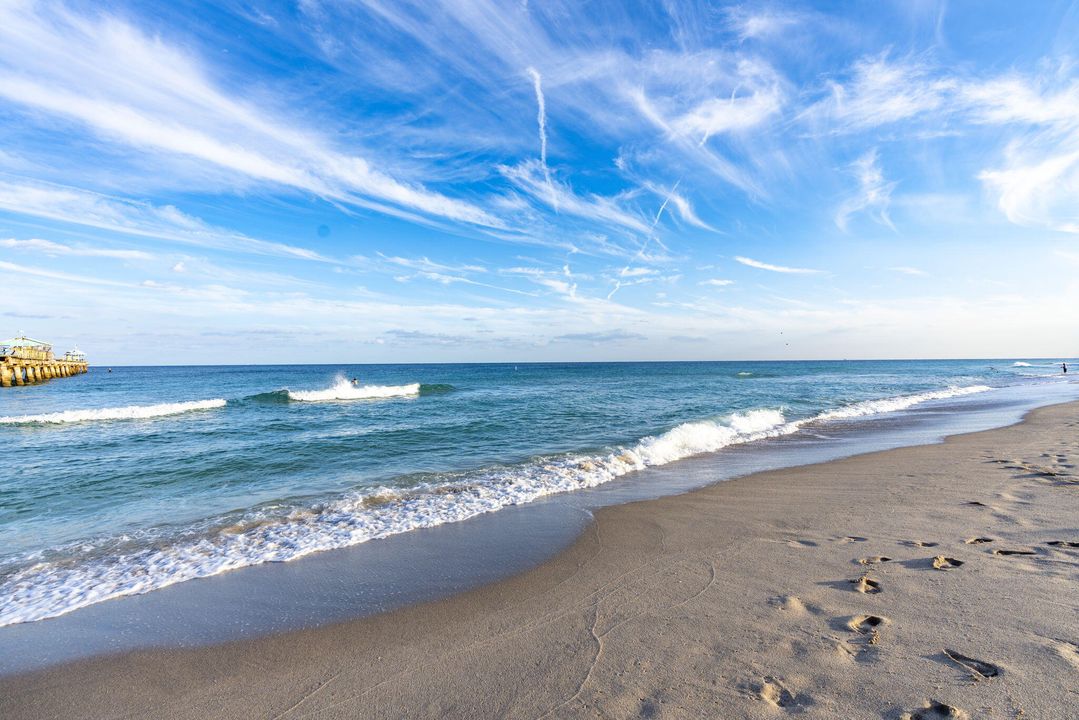 For Sale: $165,000 (1 beds, 1 baths, 610 Square Feet)