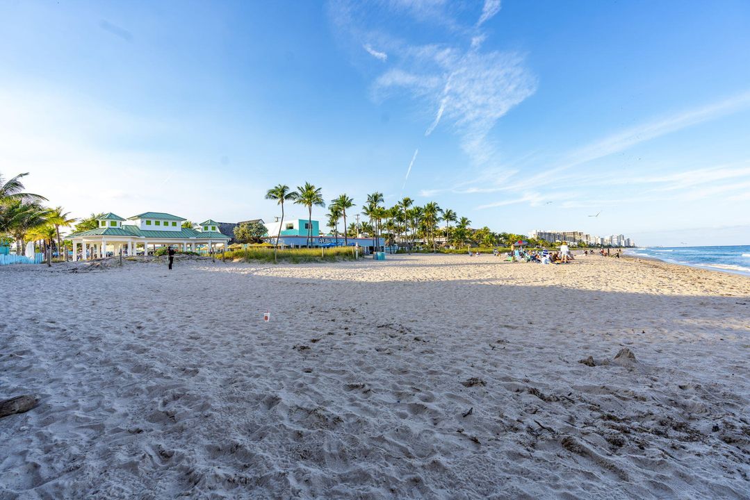 For Sale: $165,000 (1 beds, 1 baths, 610 Square Feet)