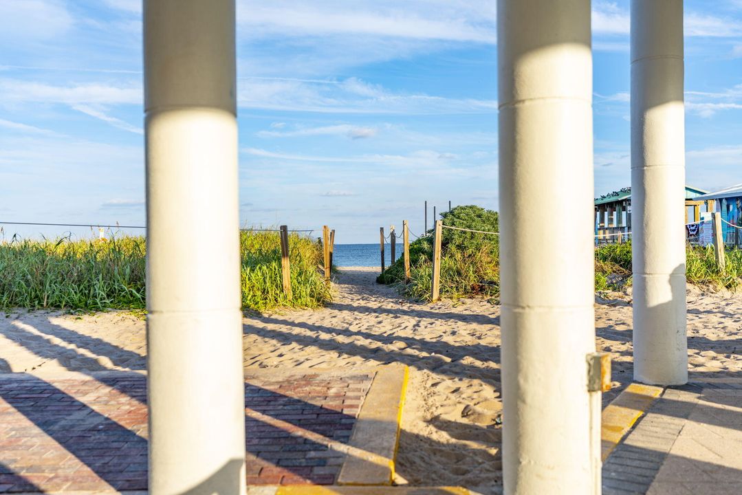 For Sale: $165,000 (1 beds, 1 baths, 610 Square Feet)