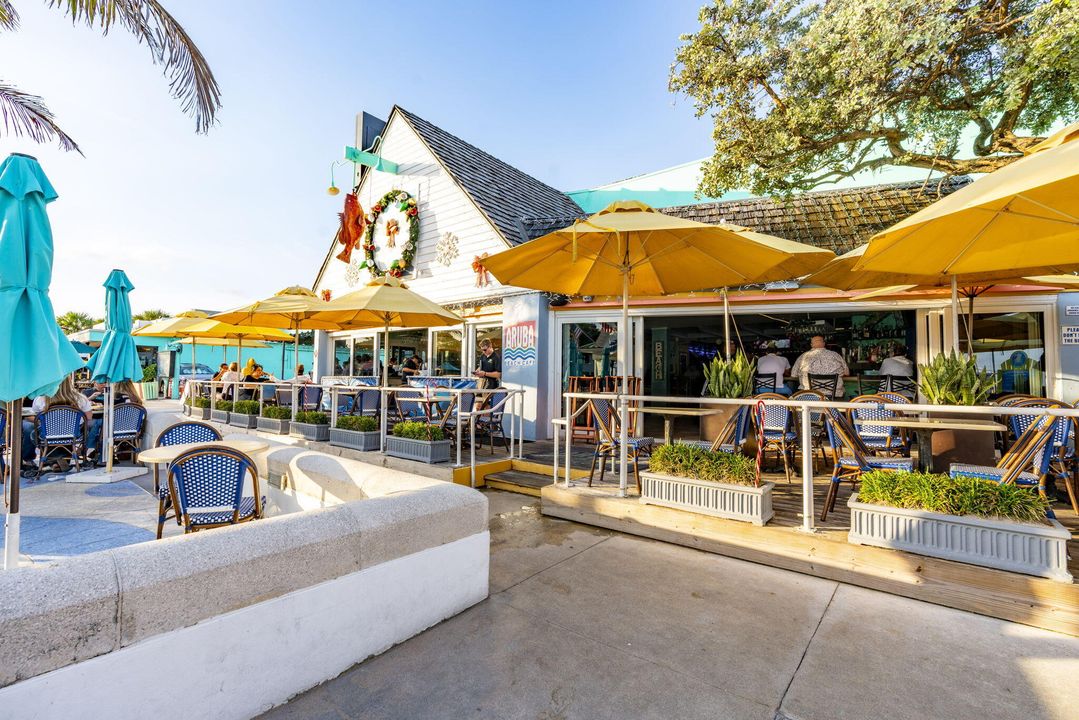 For Sale: $165,000 (1 beds, 1 baths, 610 Square Feet)