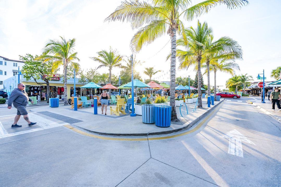 For Sale: $165,000 (1 beds, 1 baths, 610 Square Feet)