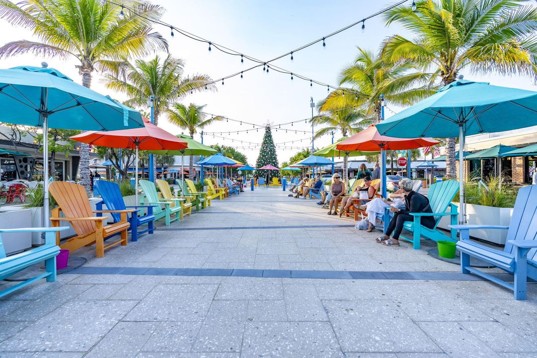 For Sale: $165,000 (1 beds, 1 baths, 610 Square Feet)