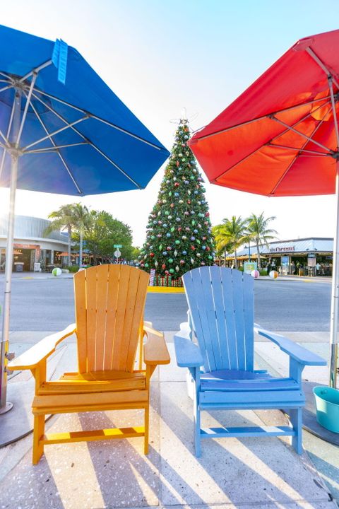 For Sale: $165,000 (1 beds, 1 baths, 610 Square Feet)