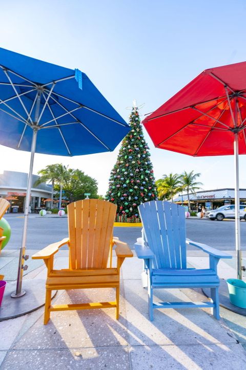 For Sale: $165,000 (1 beds, 1 baths, 610 Square Feet)