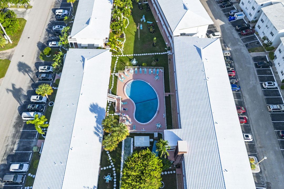 For Sale: $165,000 (1 beds, 1 baths, 610 Square Feet)