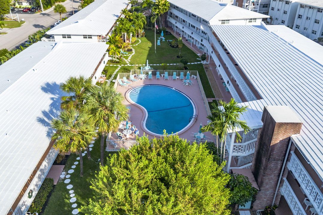 For Sale: $165,000 (1 beds, 1 baths, 610 Square Feet)