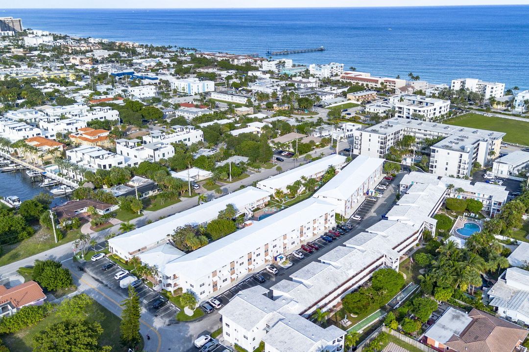 For Sale: $165,000 (1 beds, 1 baths, 610 Square Feet)