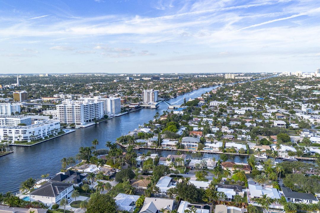 For Sale: $165,000 (1 beds, 1 baths, 610 Square Feet)