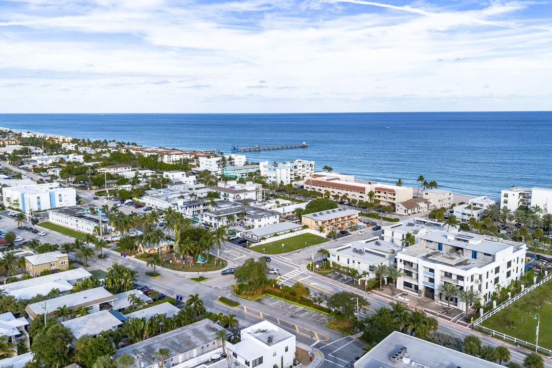 For Sale: $165,000 (1 beds, 1 baths, 610 Square Feet)