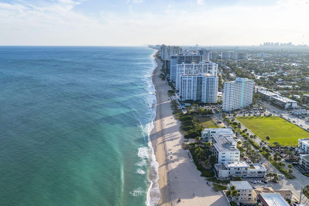 For Sale: $165,000 (1 beds, 1 baths, 610 Square Feet)