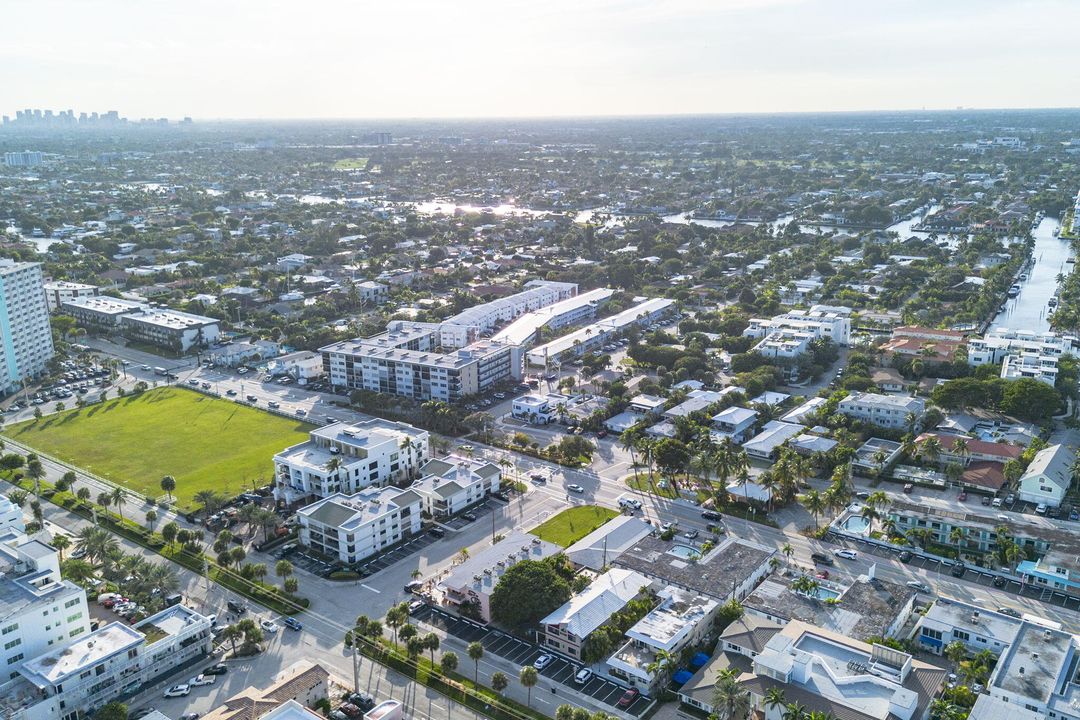 For Sale: $165,000 (1 beds, 1 baths, 610 Square Feet)