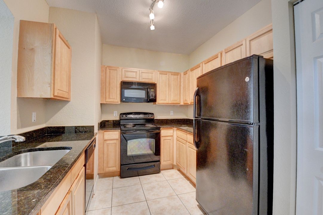 For Rent: $2,300 (3 beds, 2 baths, 1498 Square Feet)