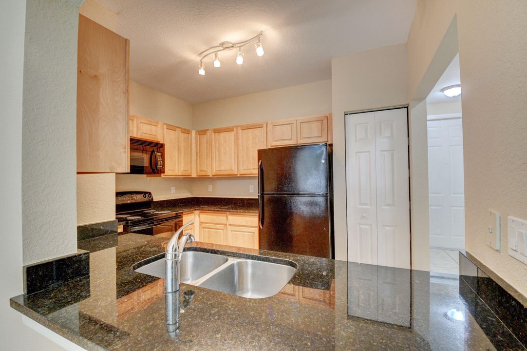 For Rent: $2,300 (3 beds, 2 baths, 1498 Square Feet)