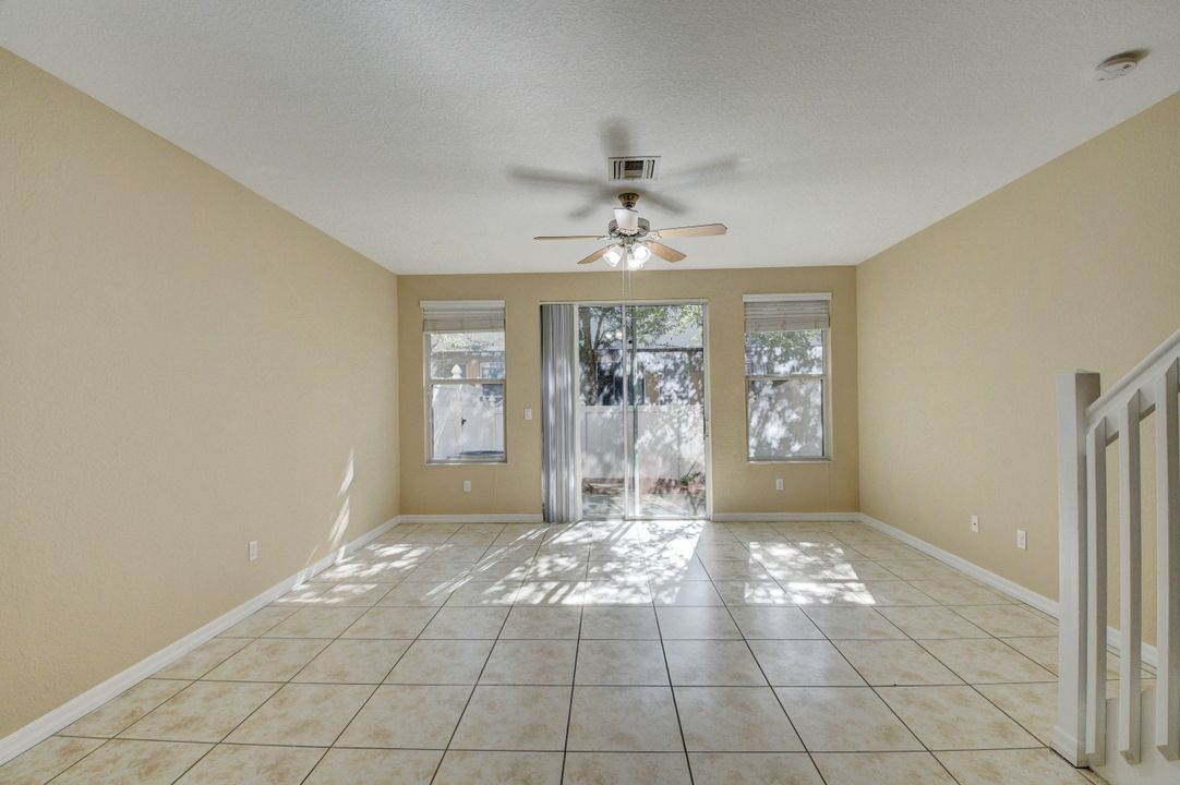 For Rent: $2,300 (3 beds, 2 baths, 1498 Square Feet)