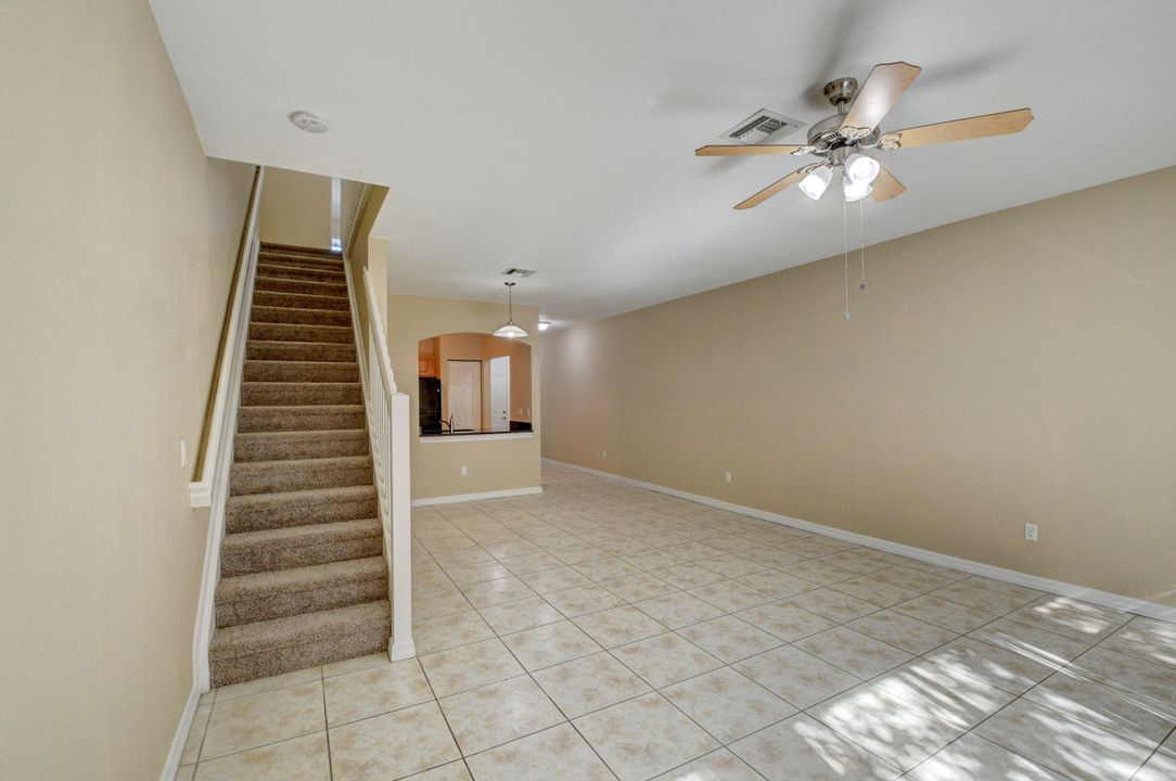 For Rent: $2,300 (3 beds, 2 baths, 1498 Square Feet)