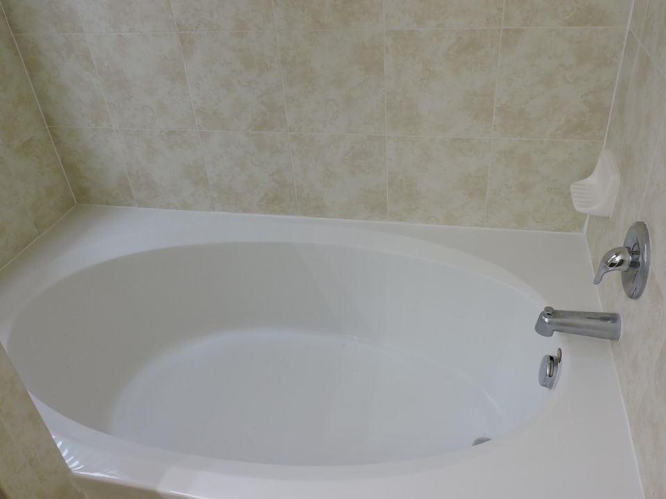 For Rent: $2,300 (3 beds, 2 baths, 1498 Square Feet)