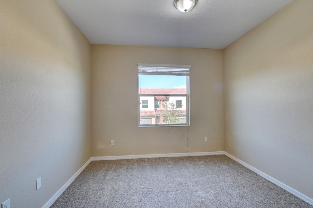 For Rent: $2,300 (3 beds, 2 baths, 1498 Square Feet)