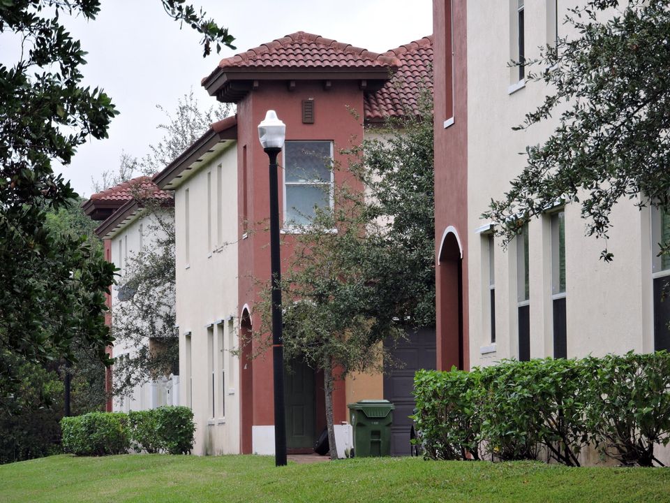 For Rent: $2,300 (3 beds, 2 baths, 1498 Square Feet)