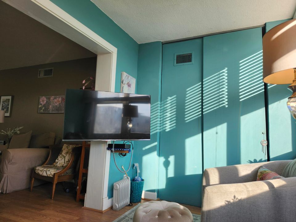 待售: $105,000 (1 贝兹, 1 浴室, 754 平方英尺)