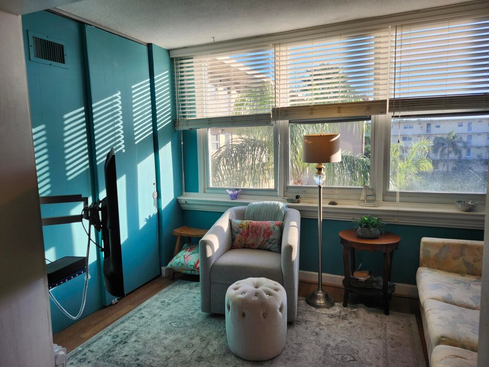 待售: $105,000 (1 贝兹, 1 浴室, 754 平方英尺)