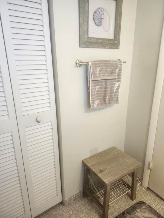 待售: $105,000 (1 贝兹, 1 浴室, 754 平方英尺)