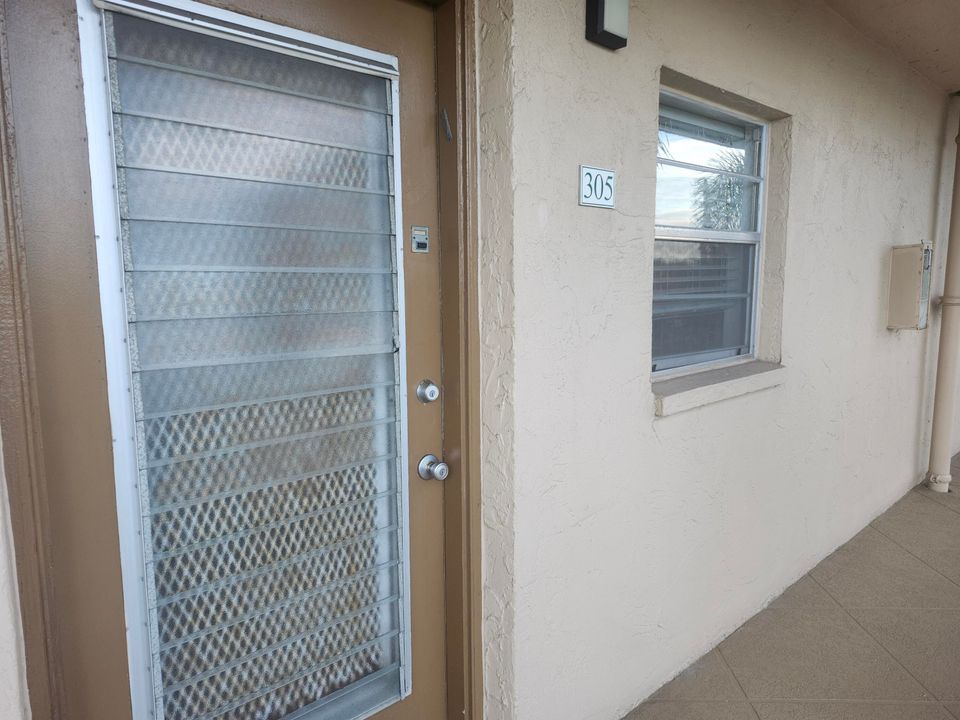 待售: $105,000 (1 贝兹, 1 浴室, 754 平方英尺)