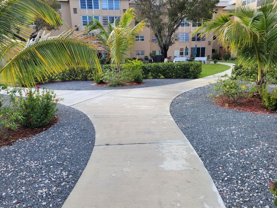 待售: $105,000 (1 贝兹, 1 浴室, 754 平方英尺)