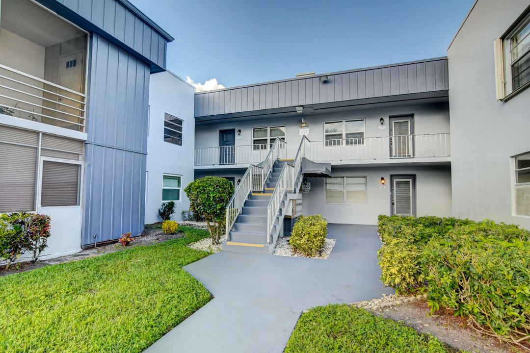 For Rent: $1,800 (1 beds, 1 baths, 760 Square Feet)