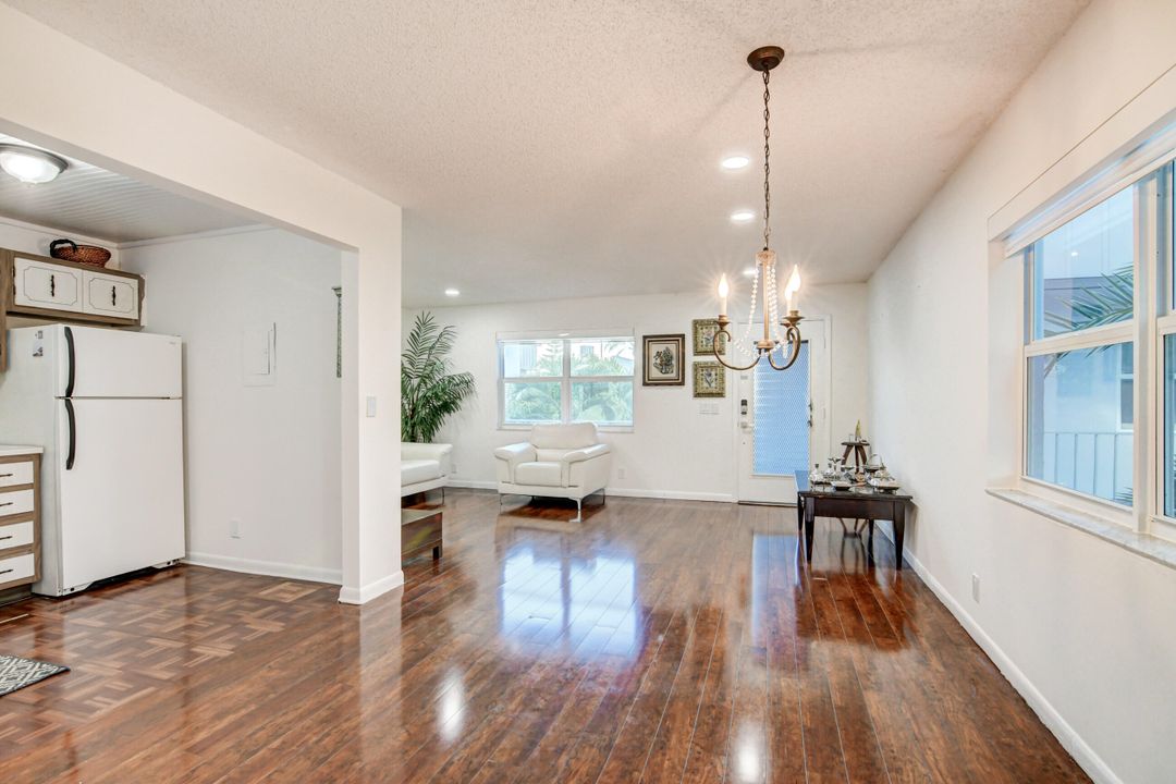 For Rent: $1,800 (1 beds, 1 baths, 760 Square Feet)