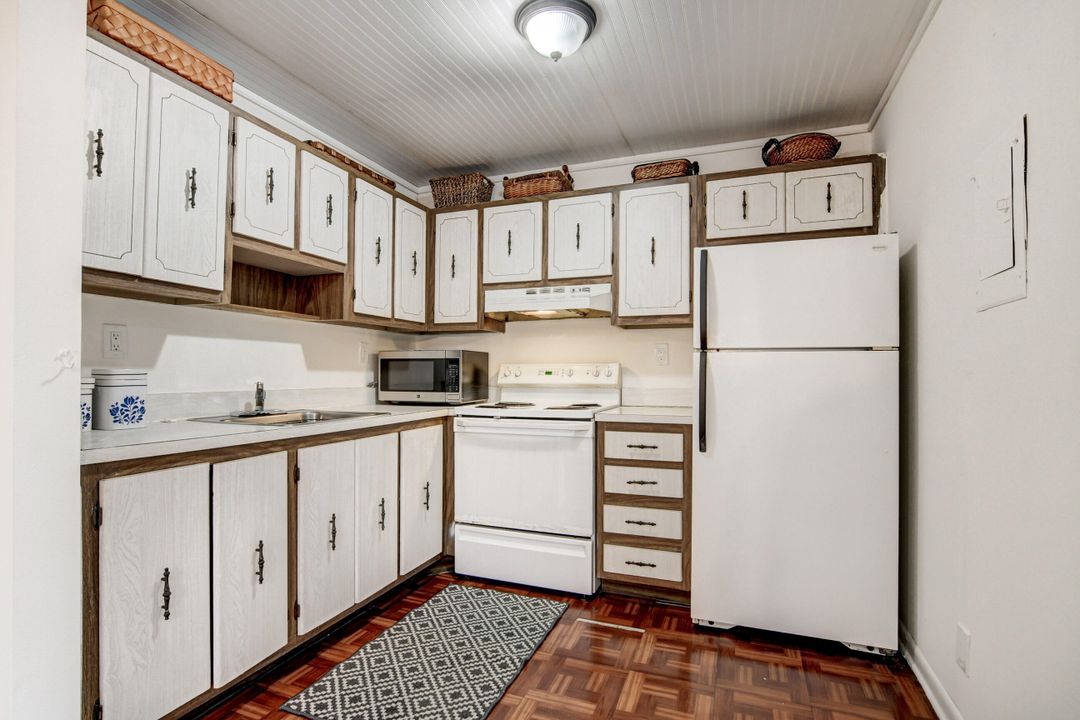 For Rent: $1,800 (1 beds, 1 baths, 760 Square Feet)