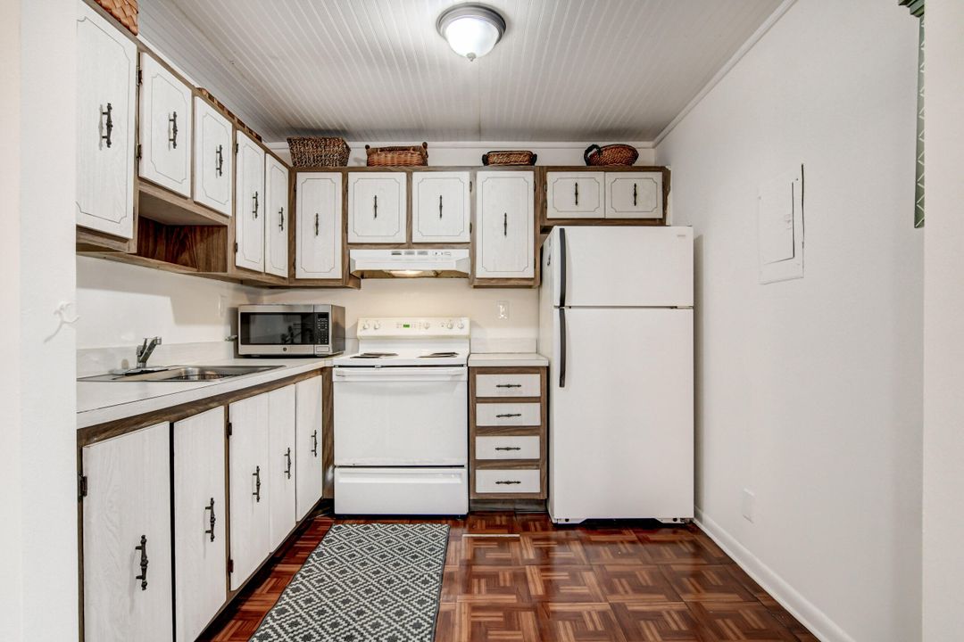 For Rent: $1,800 (1 beds, 1 baths, 760 Square Feet)