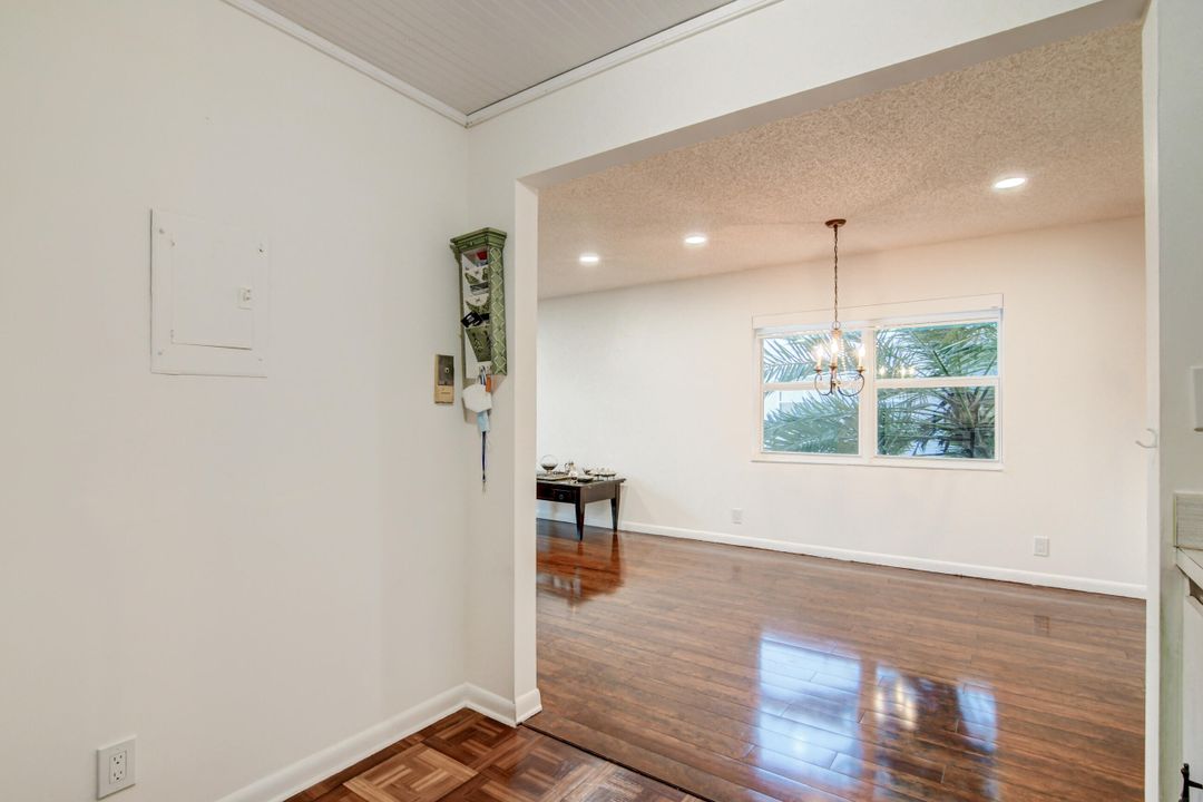 For Rent: $1,800 (1 beds, 1 baths, 760 Square Feet)