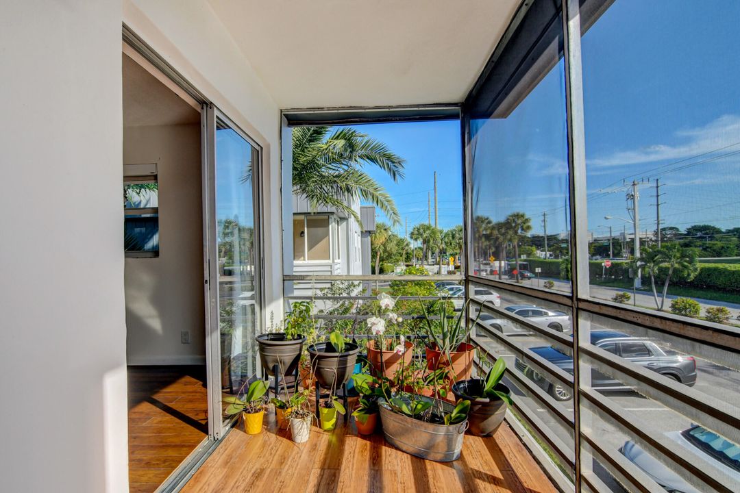 For Rent: $1,800 (1 beds, 1 baths, 760 Square Feet)