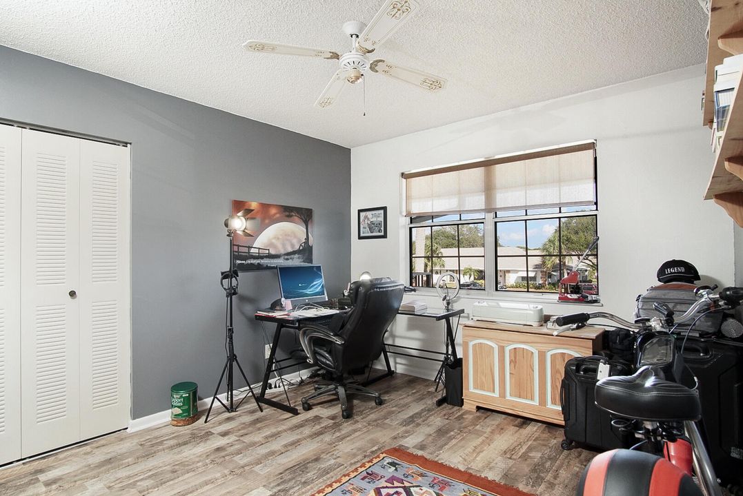 На продажу: $125,000 (2 спален, 2 ванн, 1186 Квадратных фут)