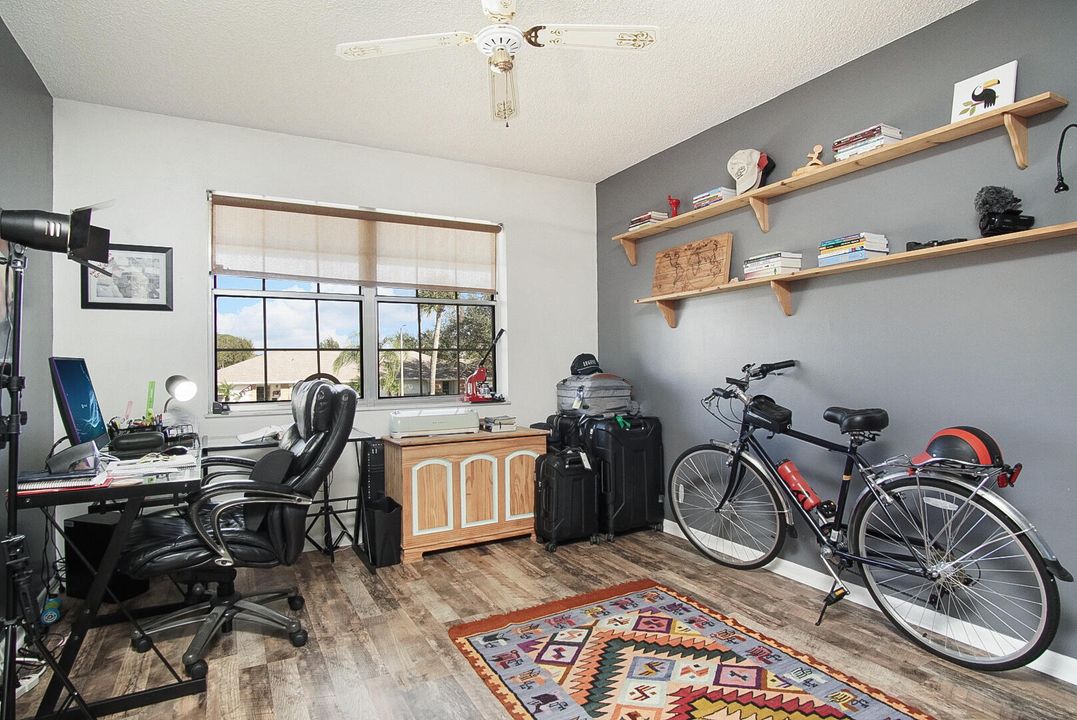 На продажу: $125,000 (2 спален, 2 ванн, 1186 Квадратных фут)